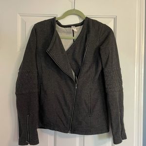 UNDER ARMOUR Gray zip up! Barley worn